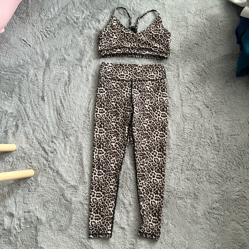 ZYIA Active Leopard Brilliant Set (Scrunch Bottom Size 6-8 and Bra Size L)